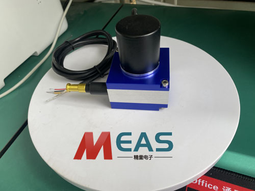 拉線位移編碼器在相對震動比較大的環(huán)境中應(yīng)加裝震動墊